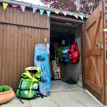 Modernes Fuer Familien Und Surfer *