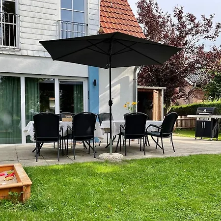 Modernes Fuer Familien Und Surfer *