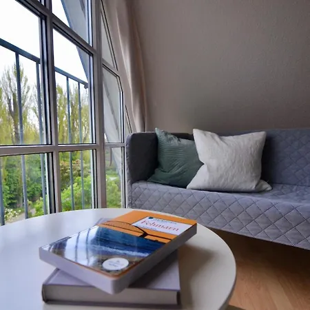 Modernes Fuer Familien Und Surfer