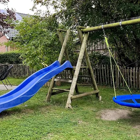 Modernes Fuer Familien Und Surfer